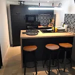 Une Merveilleuse Petite Maison En Plein Coeur De Nice, A Proximite De La Mer Et Des Plages